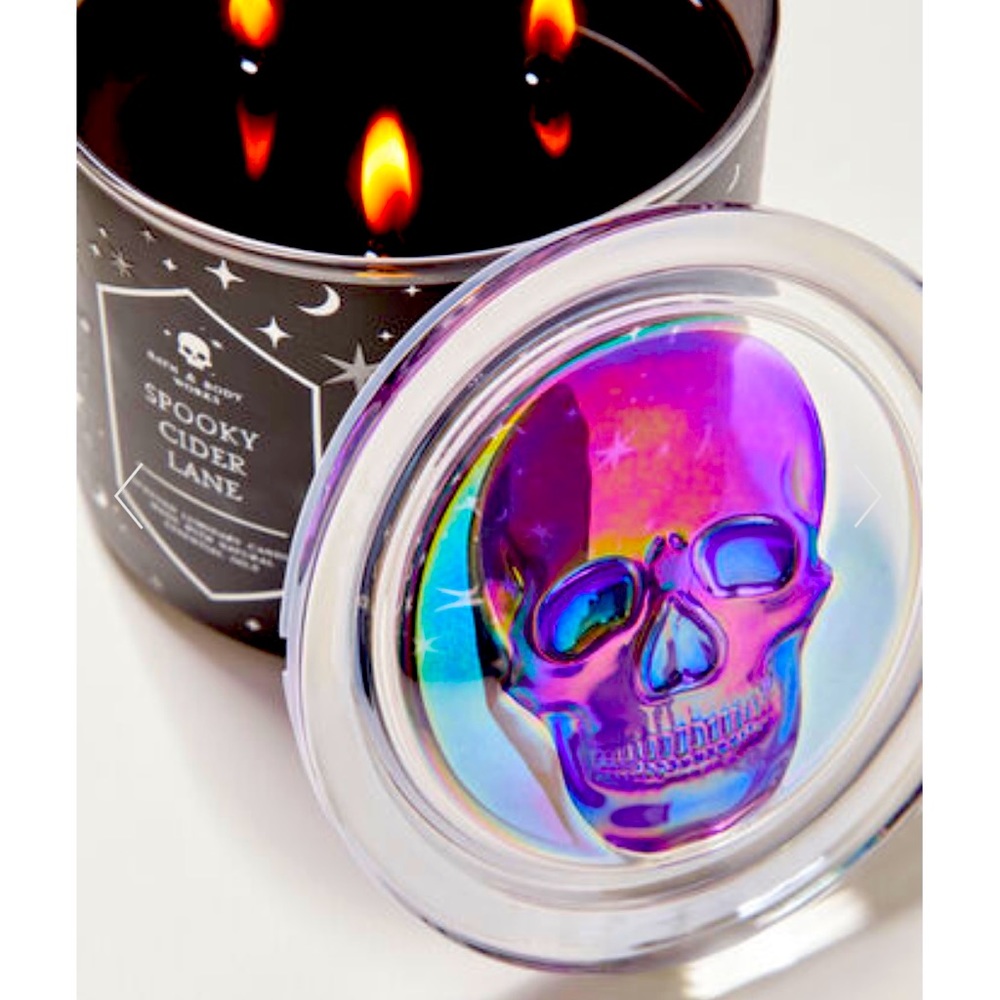 Limited Edition- Spooky Cider Lane Skull Candle